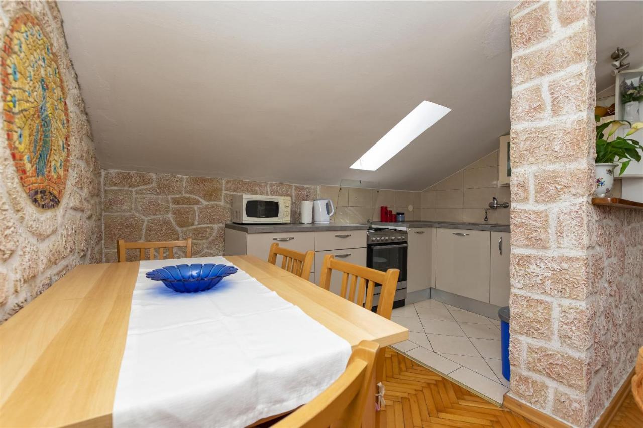 Apartment Ivanka Omiš Esterno foto